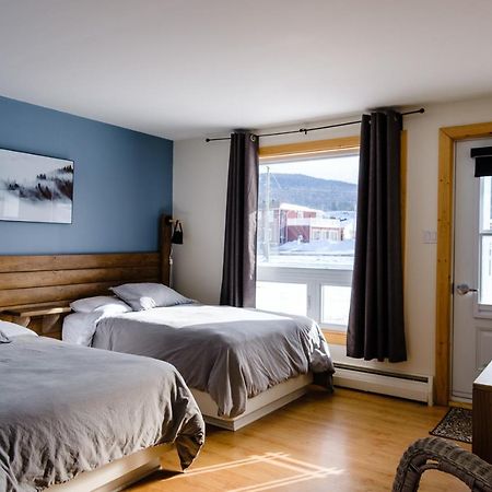 Auberge De Jeunesse Le Camp De Base Ель'Анс-Сен-Жан Екстер'єр фото