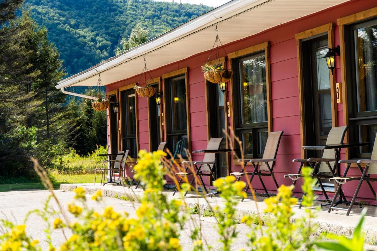 Auberge De Jeunesse Le Camp De Base Ель'Анс-Сен-Жан Екстер'єр фото
