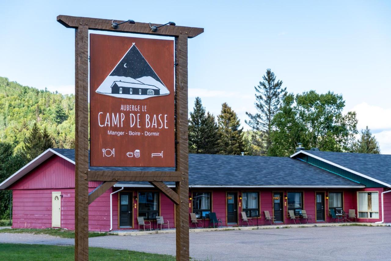 Auberge De Jeunesse Le Camp De Base Ель'Анс-Сен-Жан Екстер'єр фото