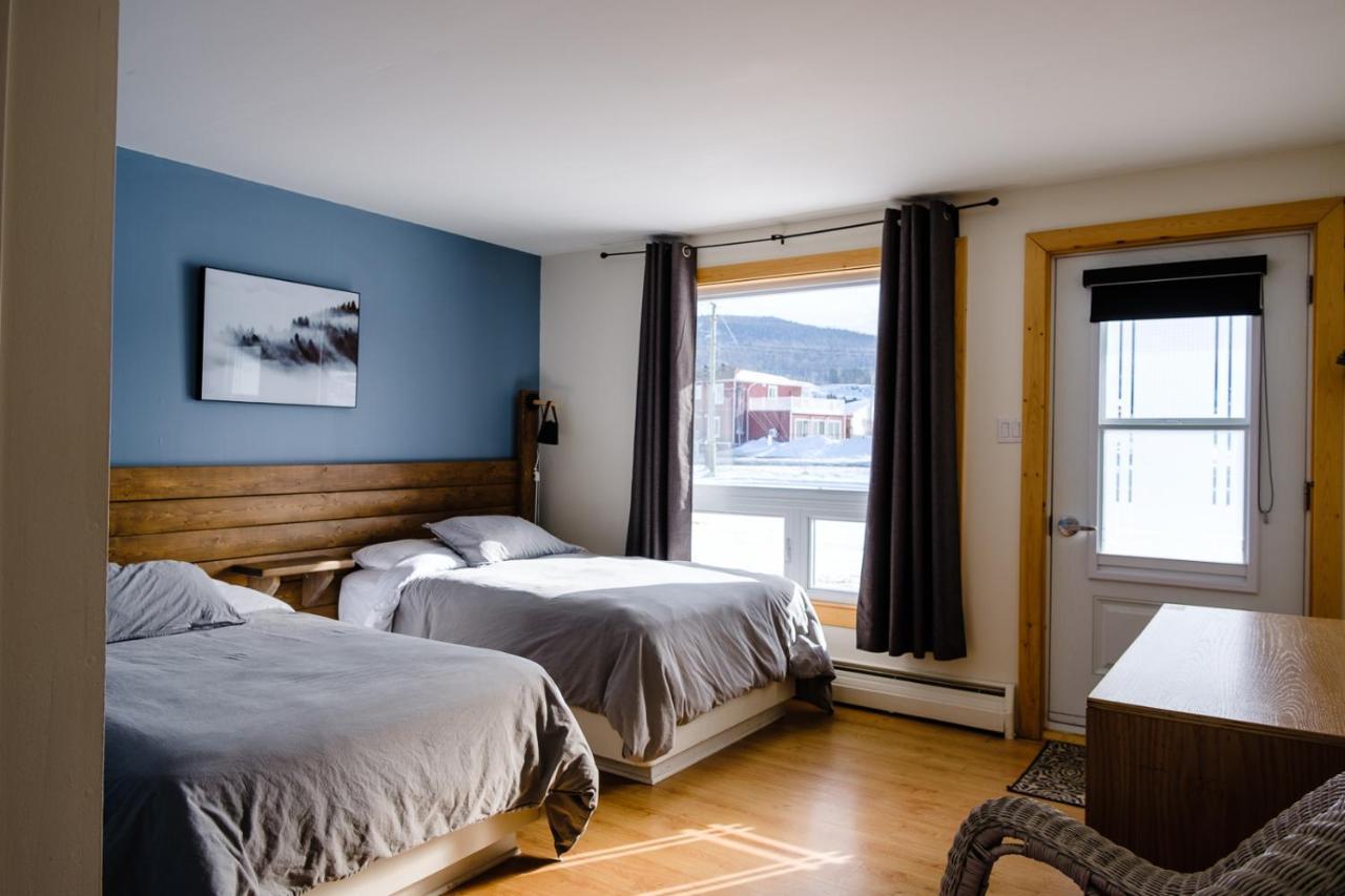 Auberge De Jeunesse Le Camp De Base Ель'Анс-Сен-Жан Екстер'єр фото
